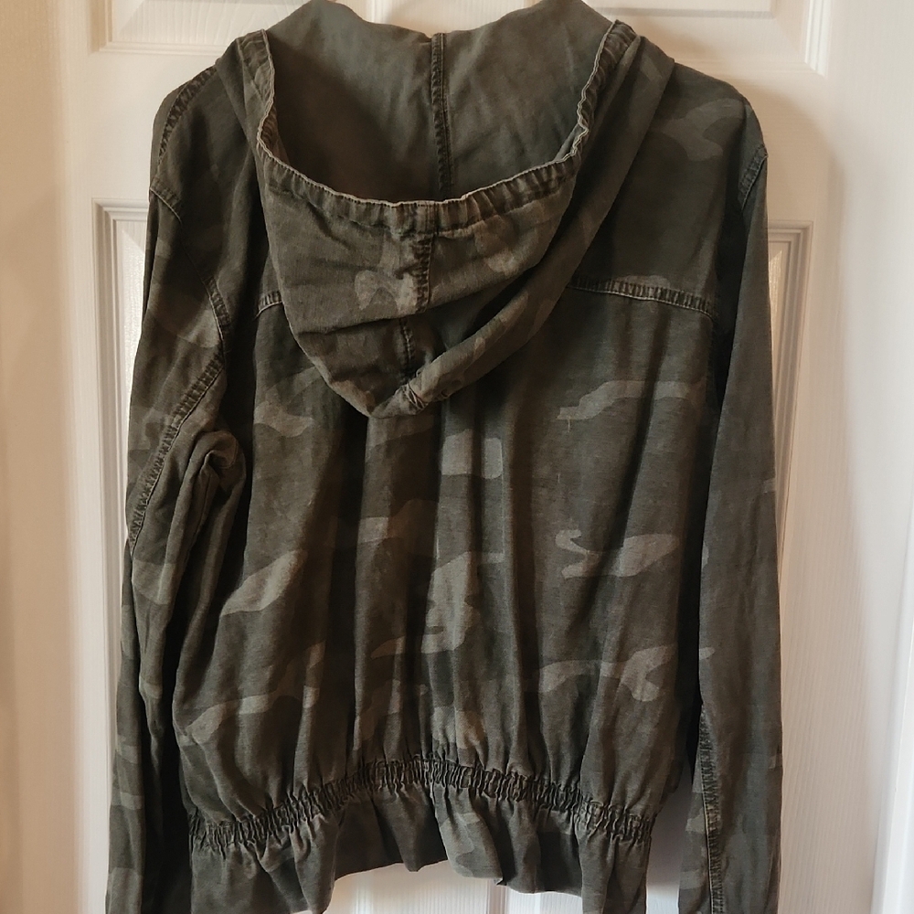 Maurices Camouflage Cropped Hooded Jacket - Picture 6 of 7